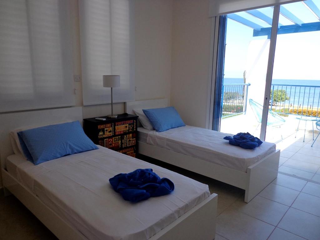 Latchi Riviera Beach Villa No.2 - Housity