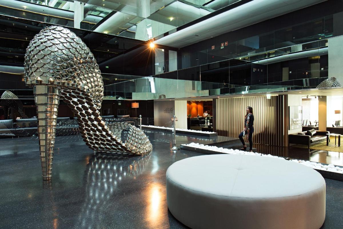 Uma área de estar em Troia Design Hotel