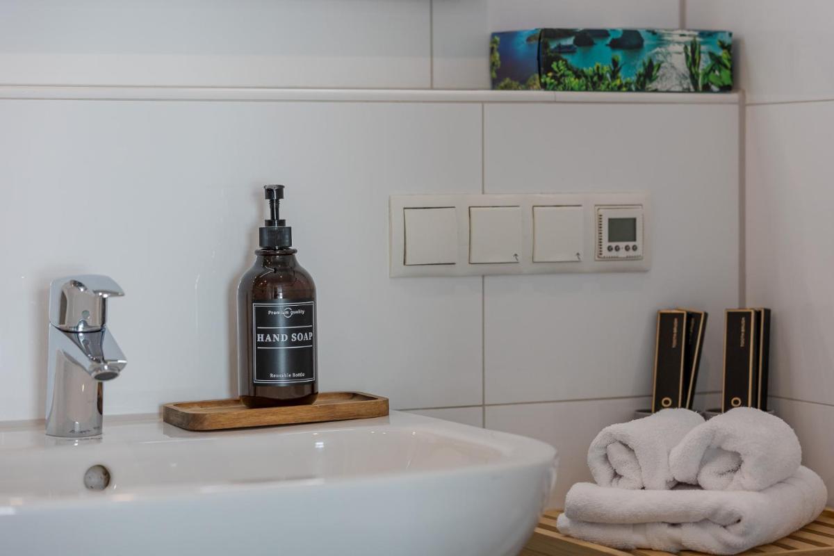 Kalina Suites - Apartment am Rhein, Nähe BASF, AbbVie, Uni MA - Housity