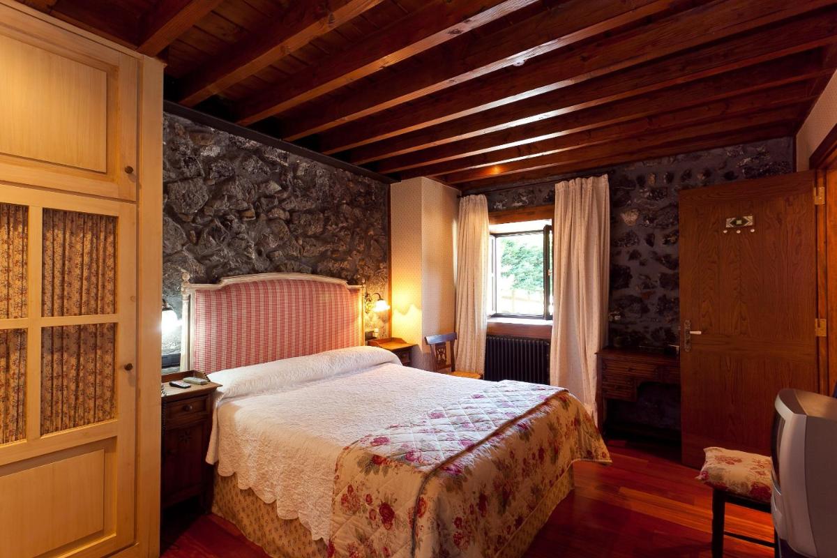 Hotel Antsotegi - Housity