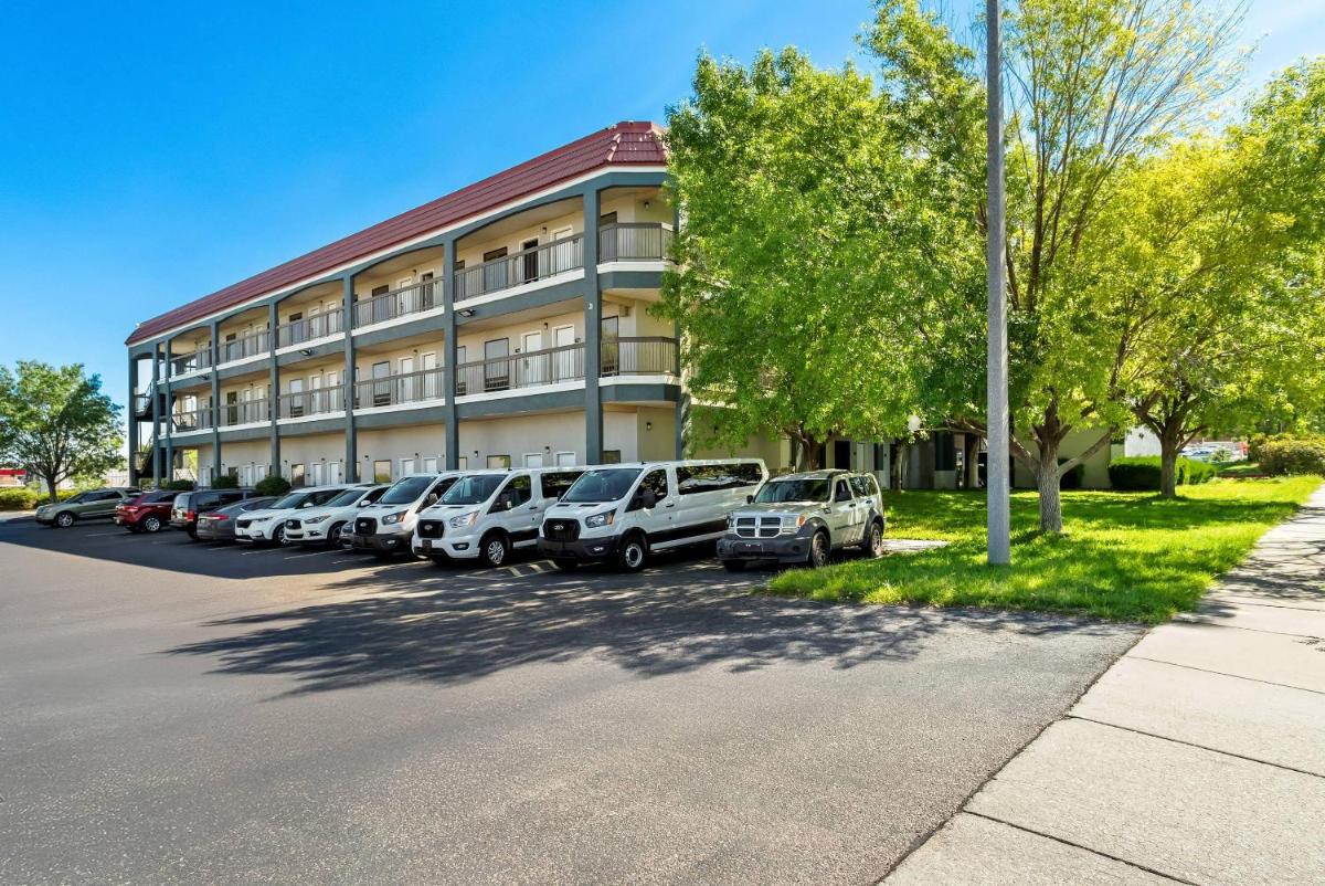 Quality Inn & Suites - Housity