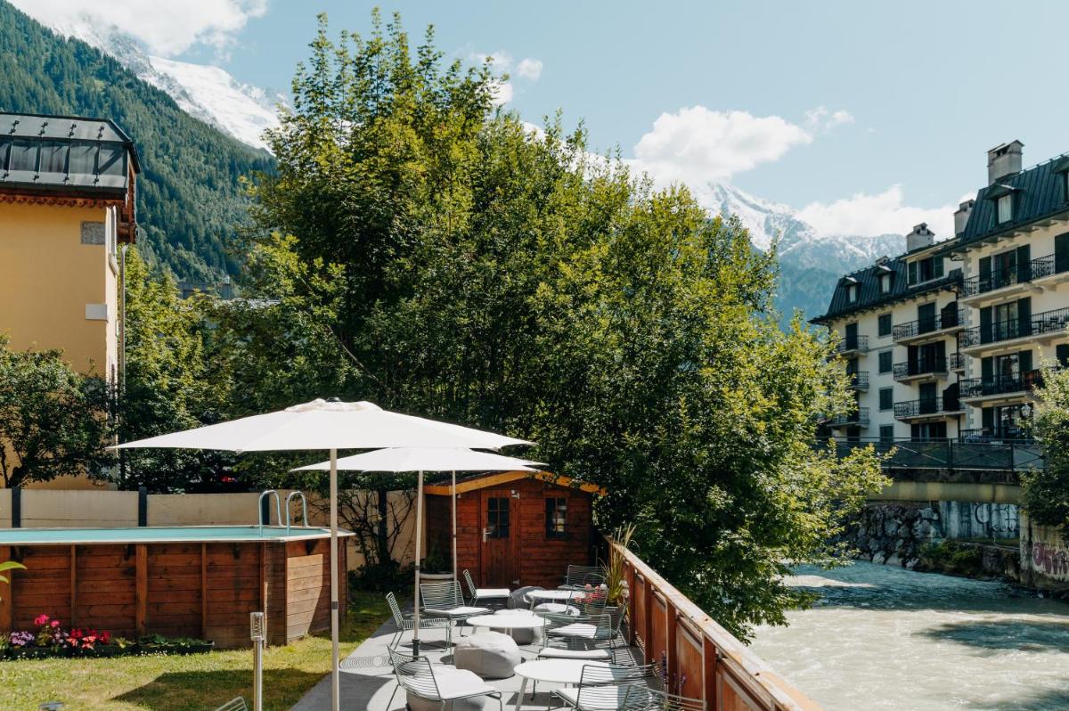 Vue générale sur la montagne ou vue sur la montagne depuis l'hôtel
