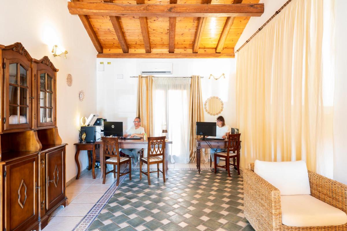 Li Troni - Housity