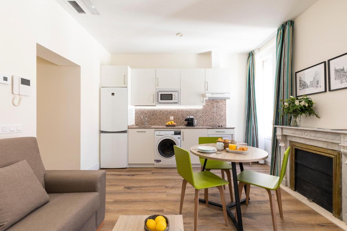 Apartamentos Blume Conde Aranda - Housity