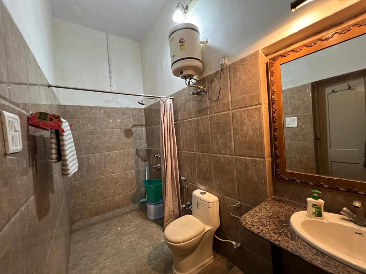 Cozy Inn - Housity