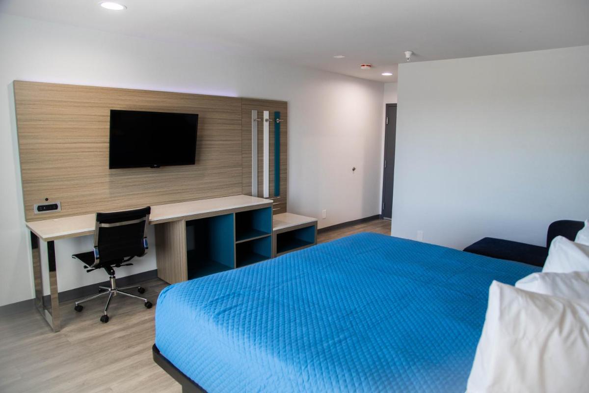 Pico Rivera Inn and Suites - Housity