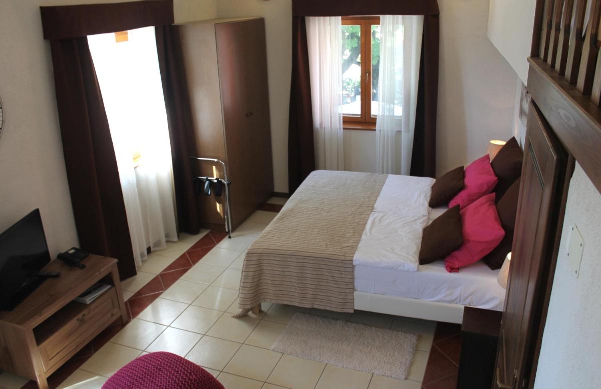 Apartment Kaštel - Housity