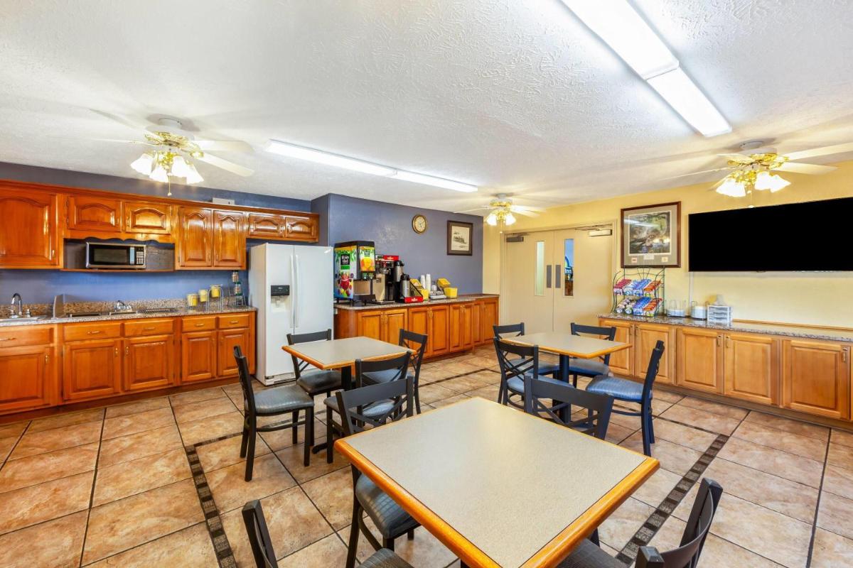 Days Inn by Wyndham Lexington - Housity