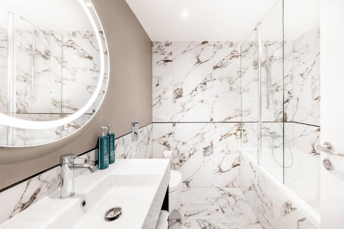 Ein Badezimmer in der Unterkunft Hilton Berlin