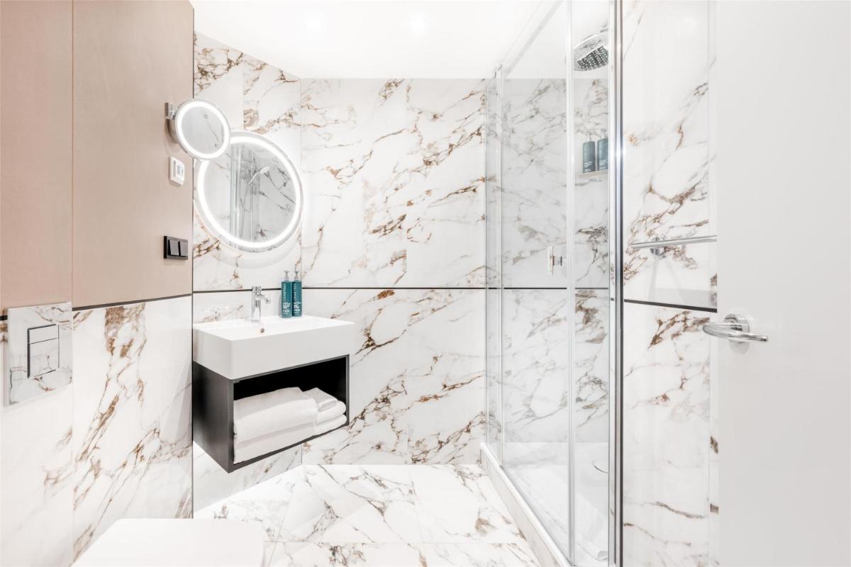 Ein Badezimmer in der Unterkunft Hilton Berlin