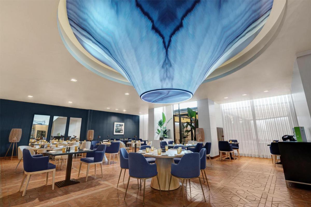 Uma área de estar em Hilton Vilamoura