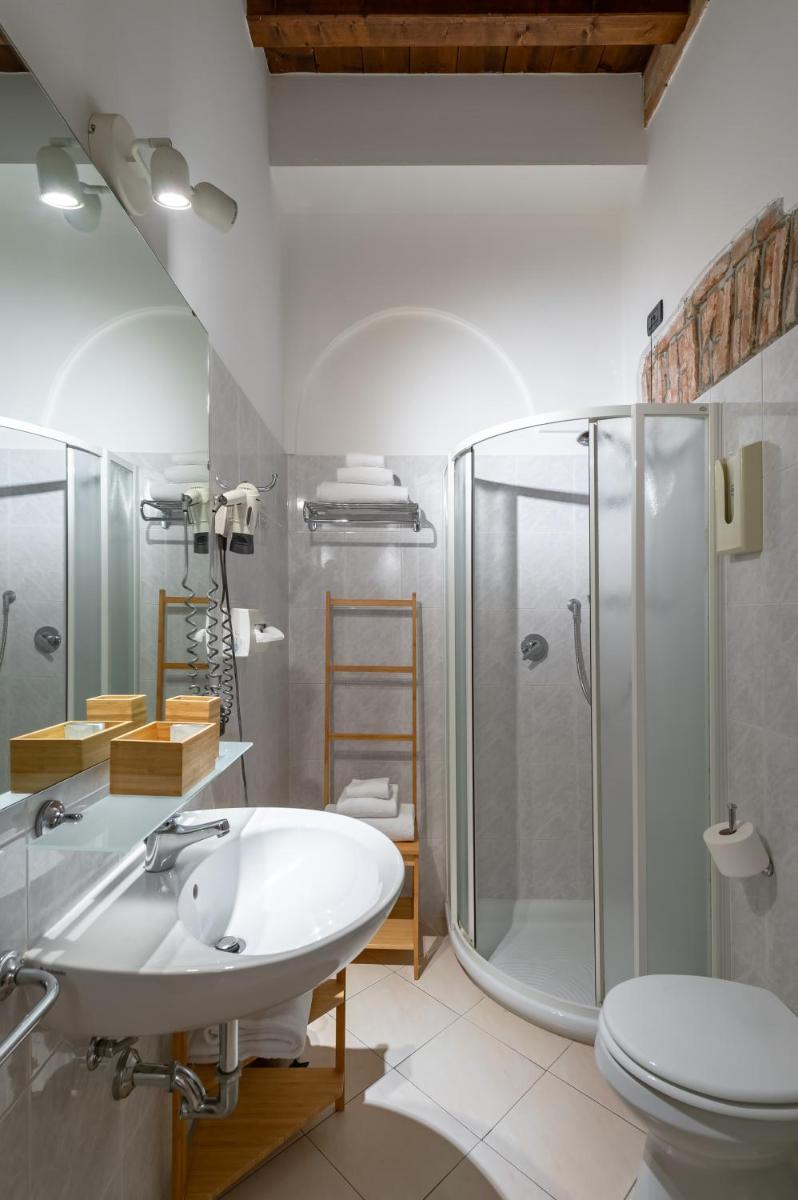Hotel Mantegna Stazione - Housity