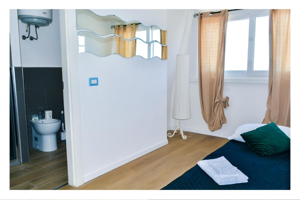 Santorini - Housity