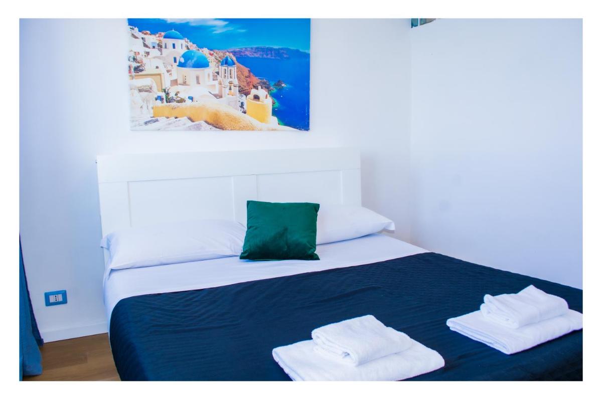 Santorini - Housity