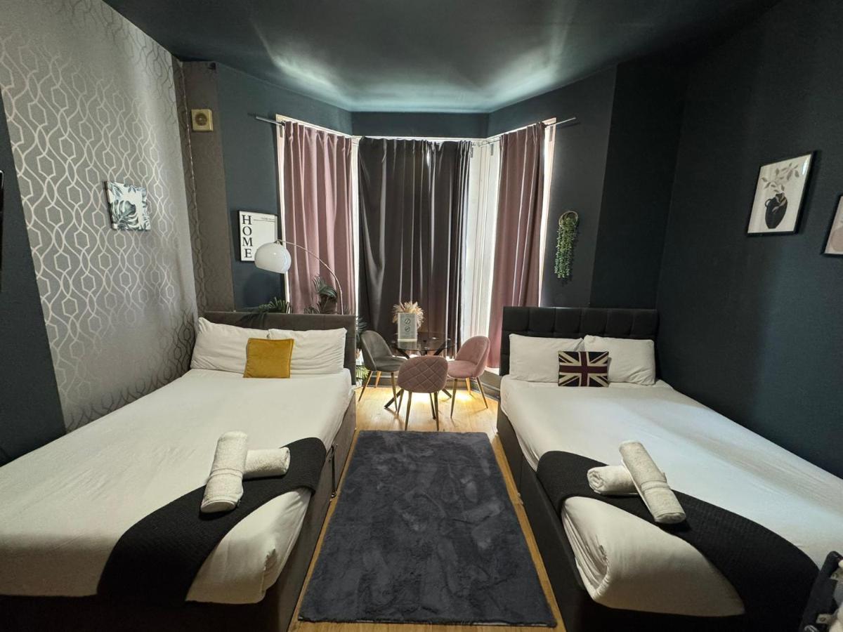 Holland Road Stays - Housity