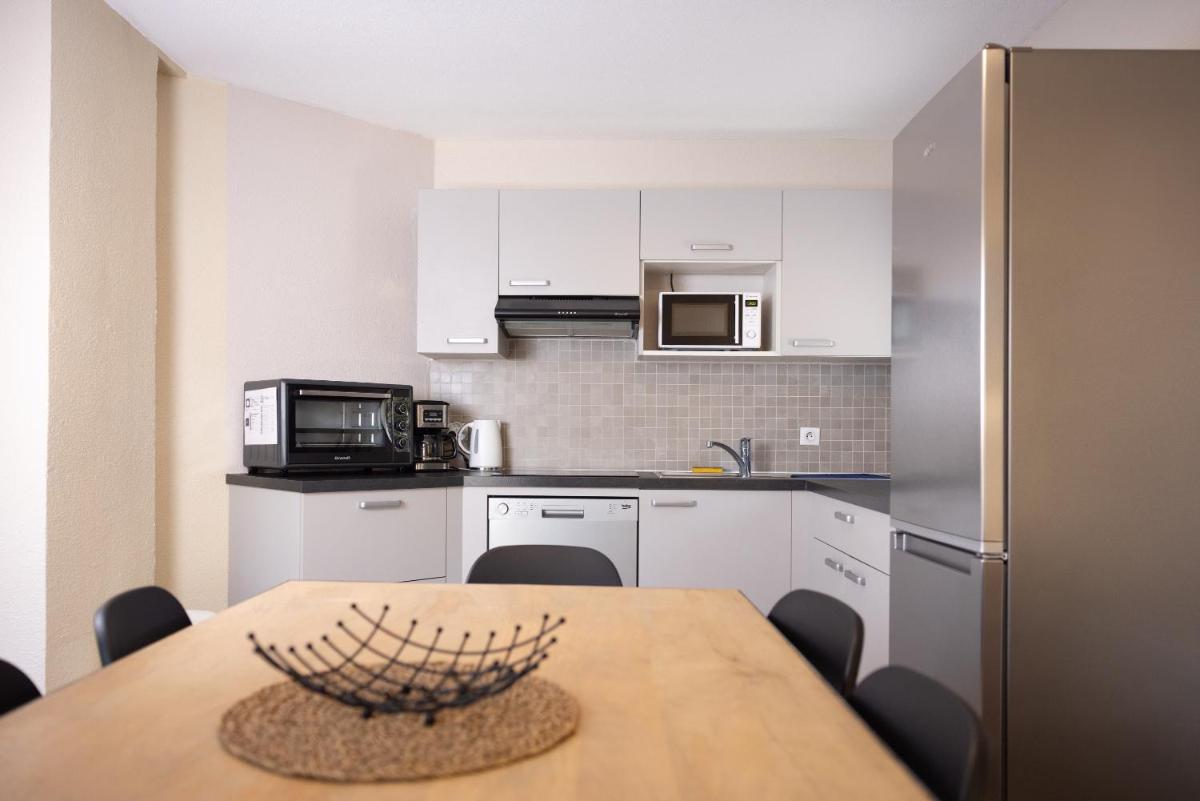 Cuisine ou kitchenette dans l'établissement Hôtel & Spa Vitalparc, The Originals Collection