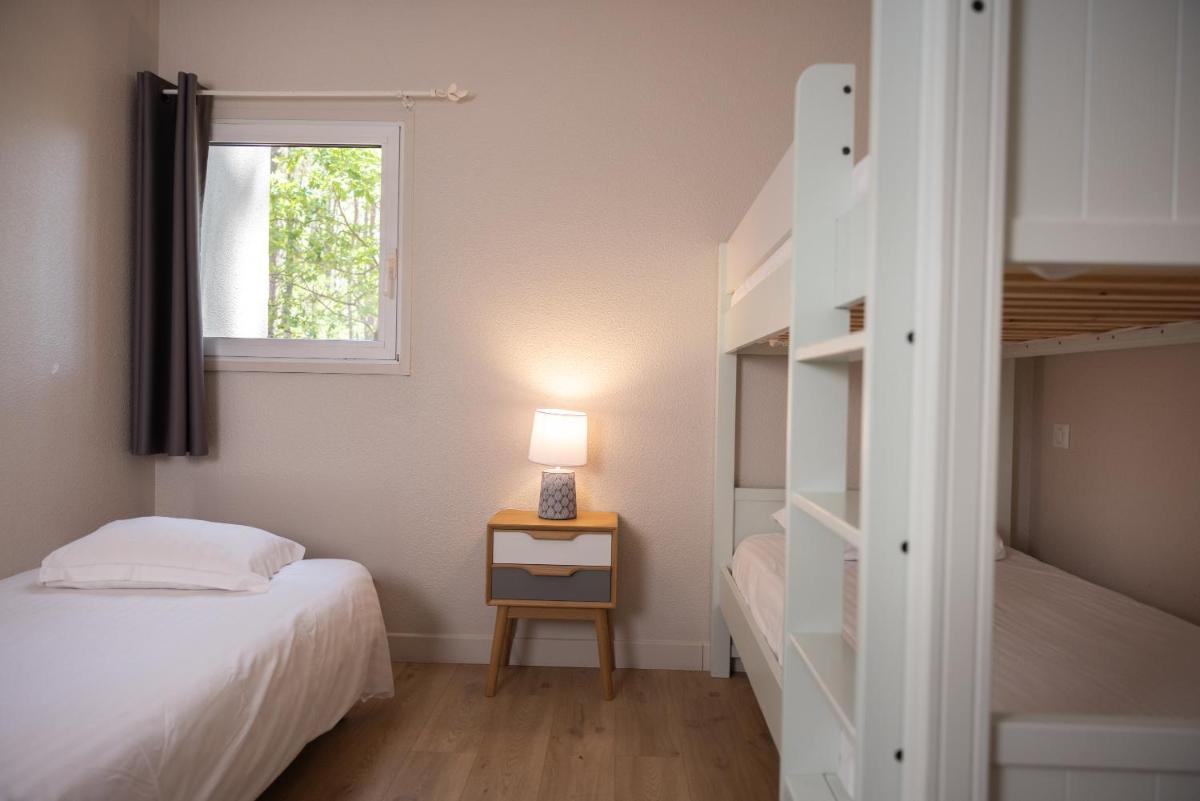Un ou plusieurs lits dans un hébergement de l'établissement Hôtel & Spa Vitalparc, The Originals Collection