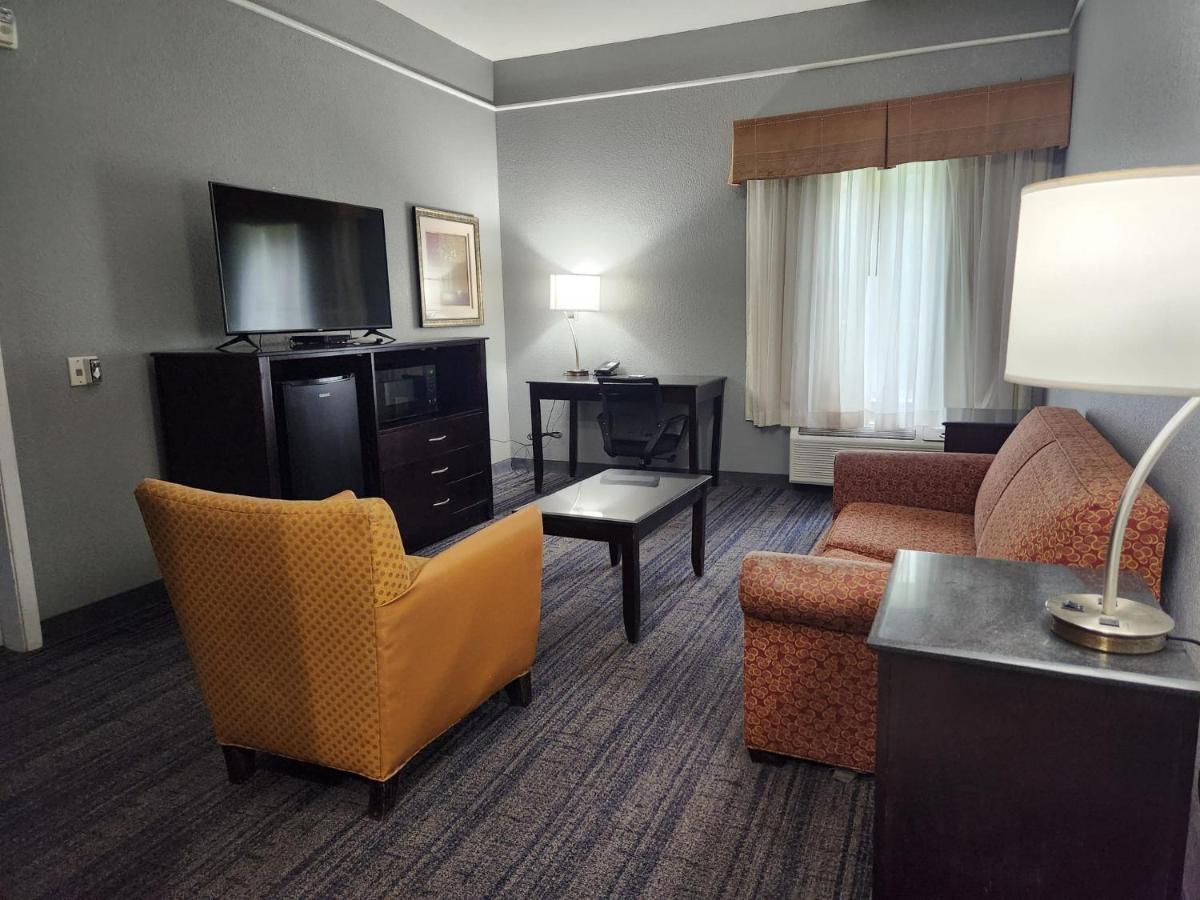 La Quinta by Wyndham Mobile - Tillman's Corner - Housity