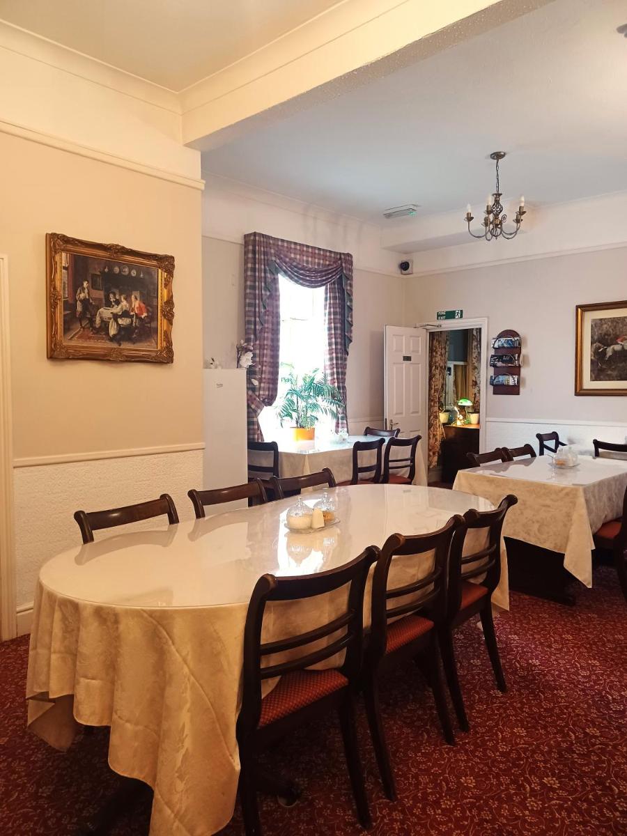 Hunters Lodge Guest House - Housity