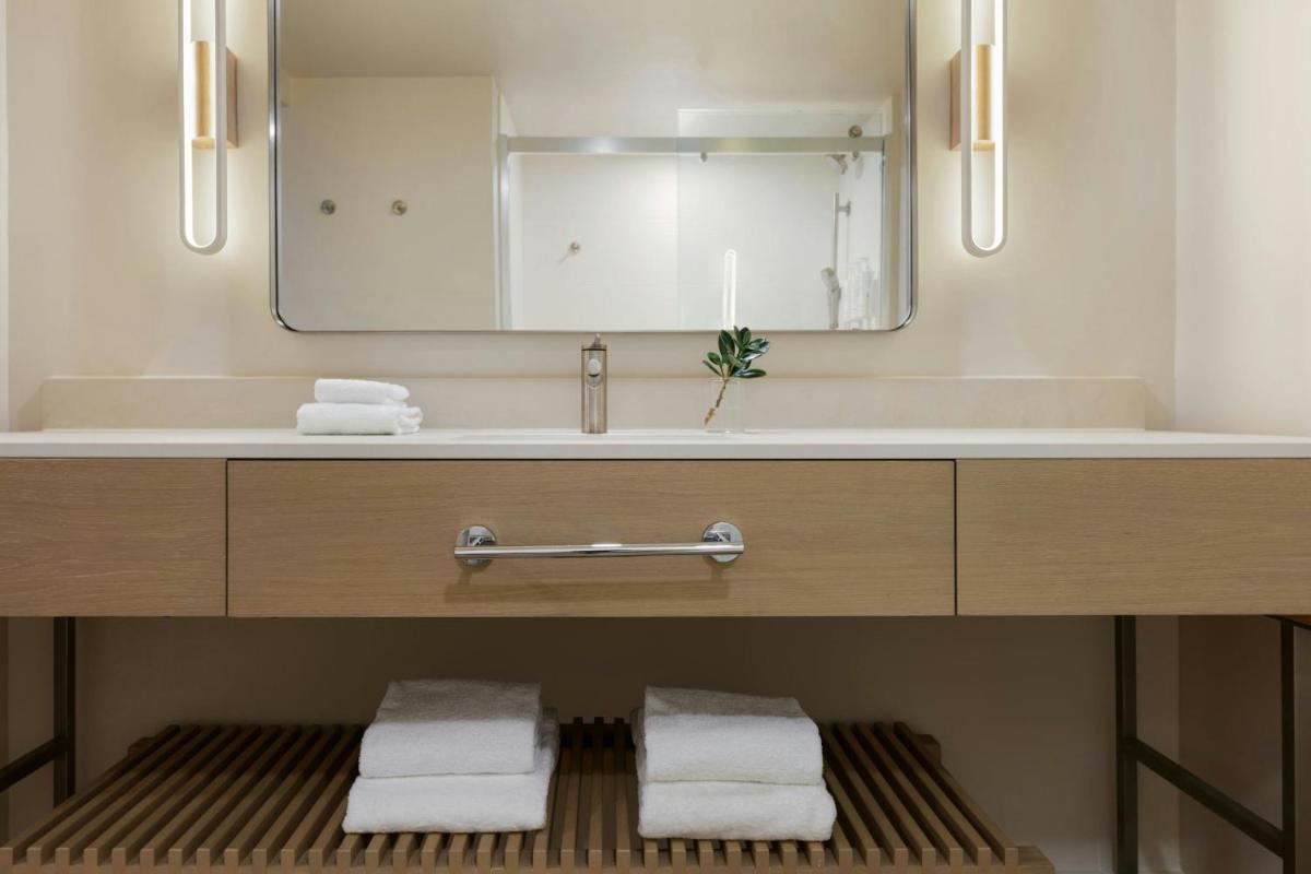 Fort Lauderdale Marriott Pompano Beach Resort and Spa - Housity