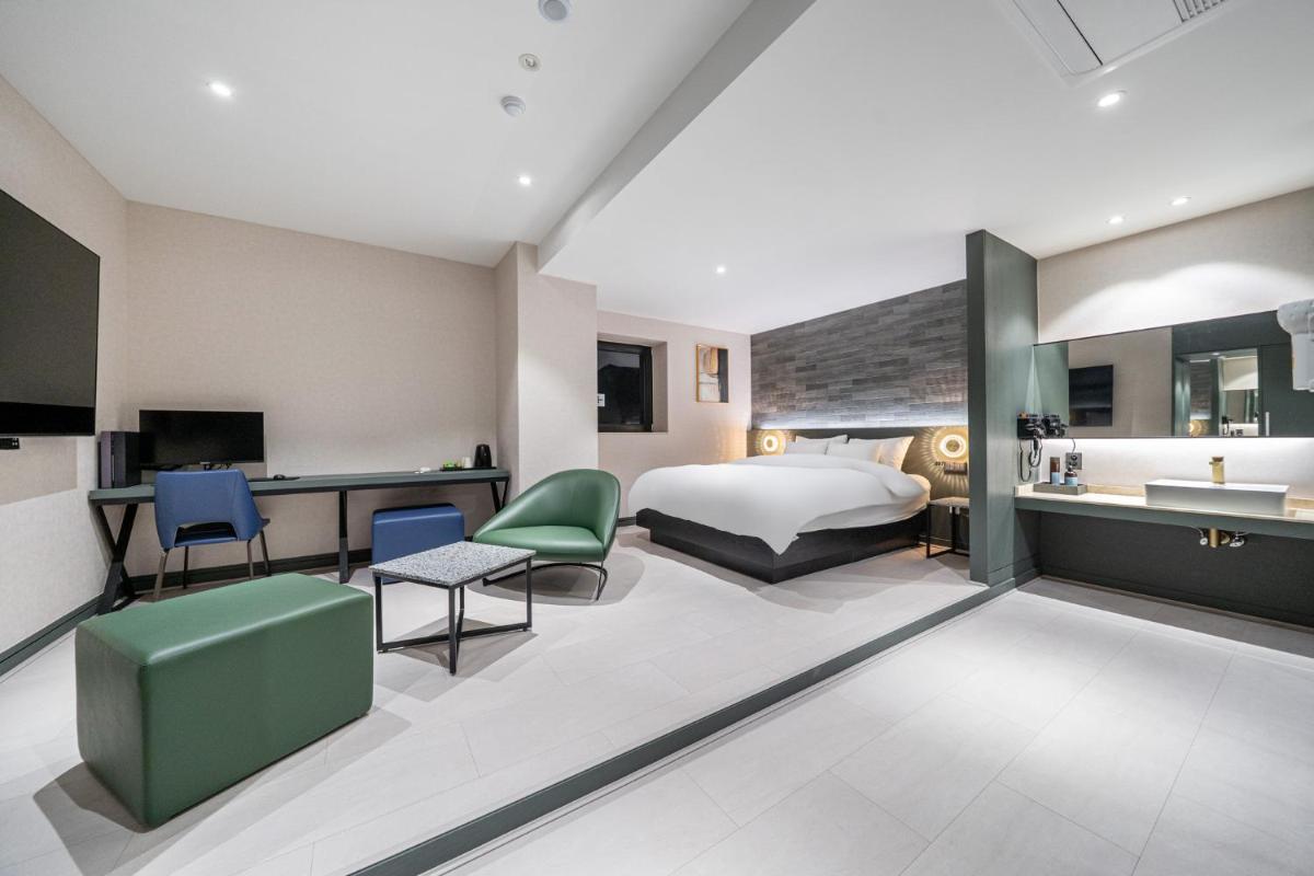 Hotel The Wall - Housity