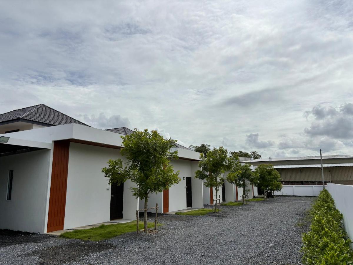 The Six Resort Lopburi - Housity