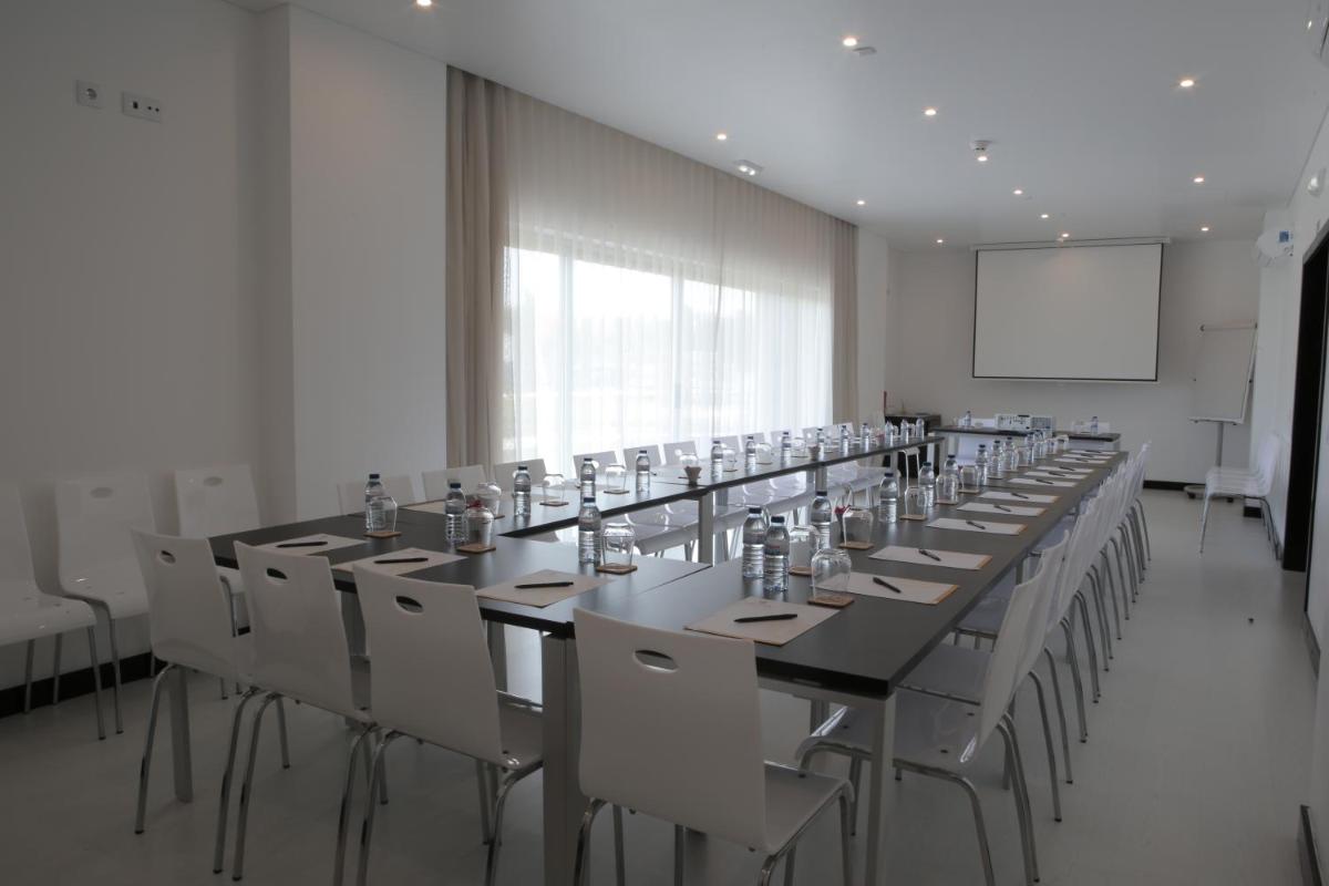 A área empresarial e/ ou a sala de conferências de Lisotel - Hotel & Spa