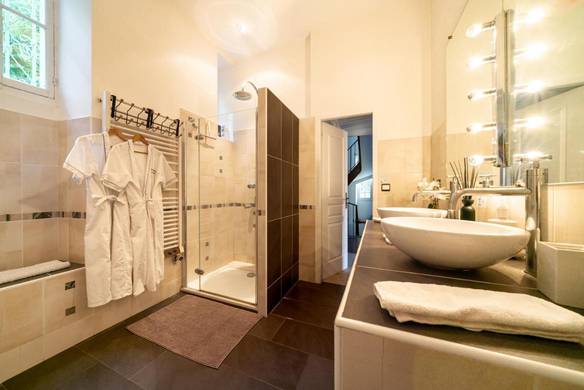 Villa Aimée Luxury Apartments with Heated Pool - Housity