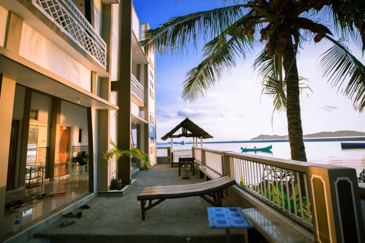 Fathin Hotel Bawean Syariah - Housity