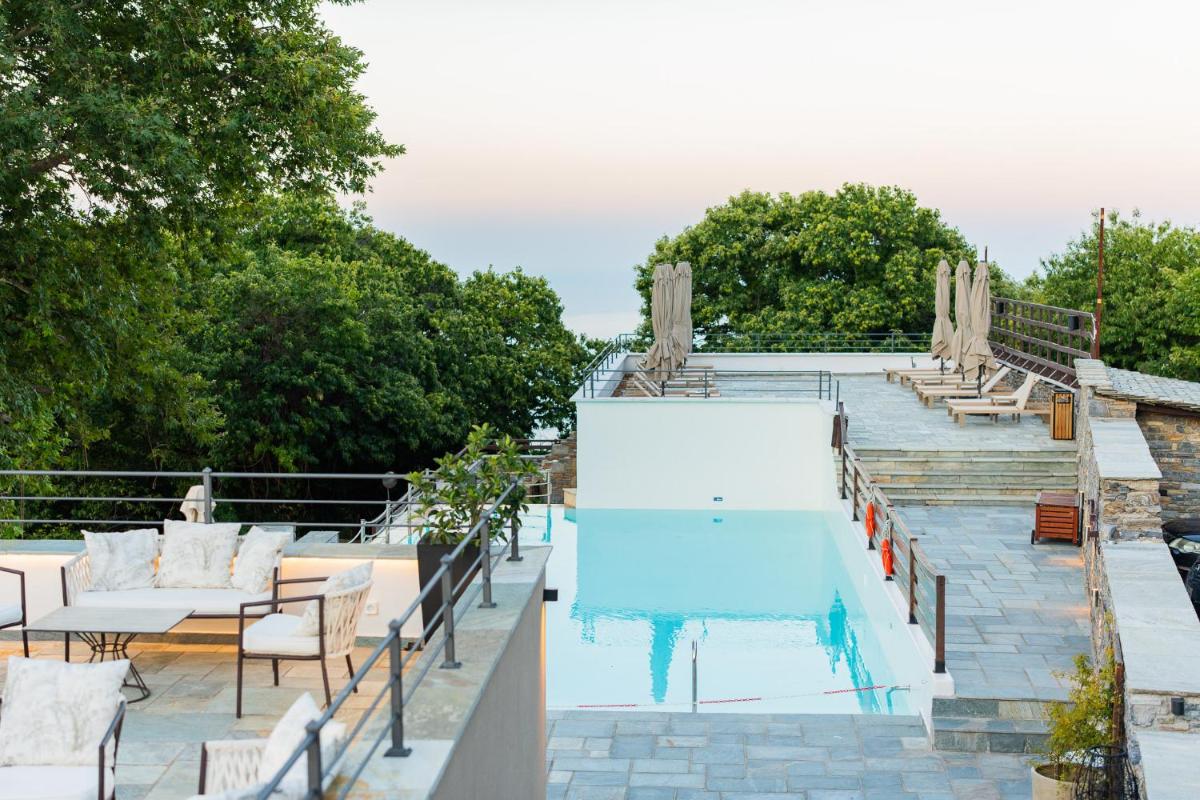 12 Months Resort & Spa - Housity