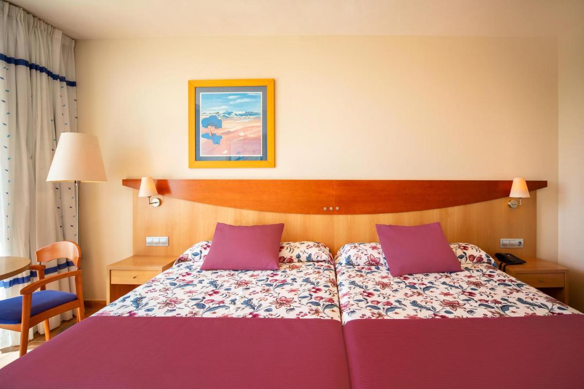 Cama o camas de una habitación en Hotel Servigroup Marina Playa