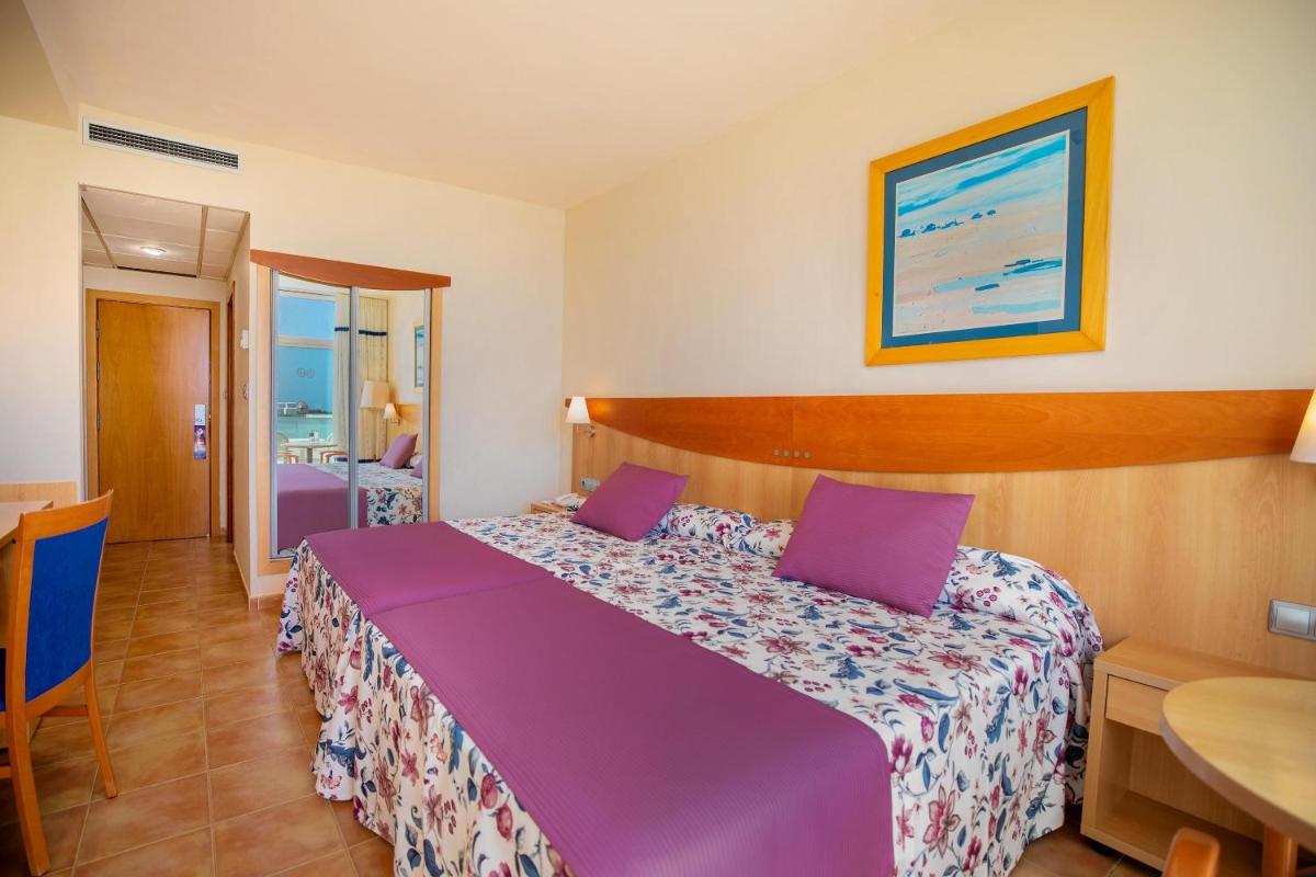 Cama o camas de una habitación en Hotel Servigroup Marina Playa