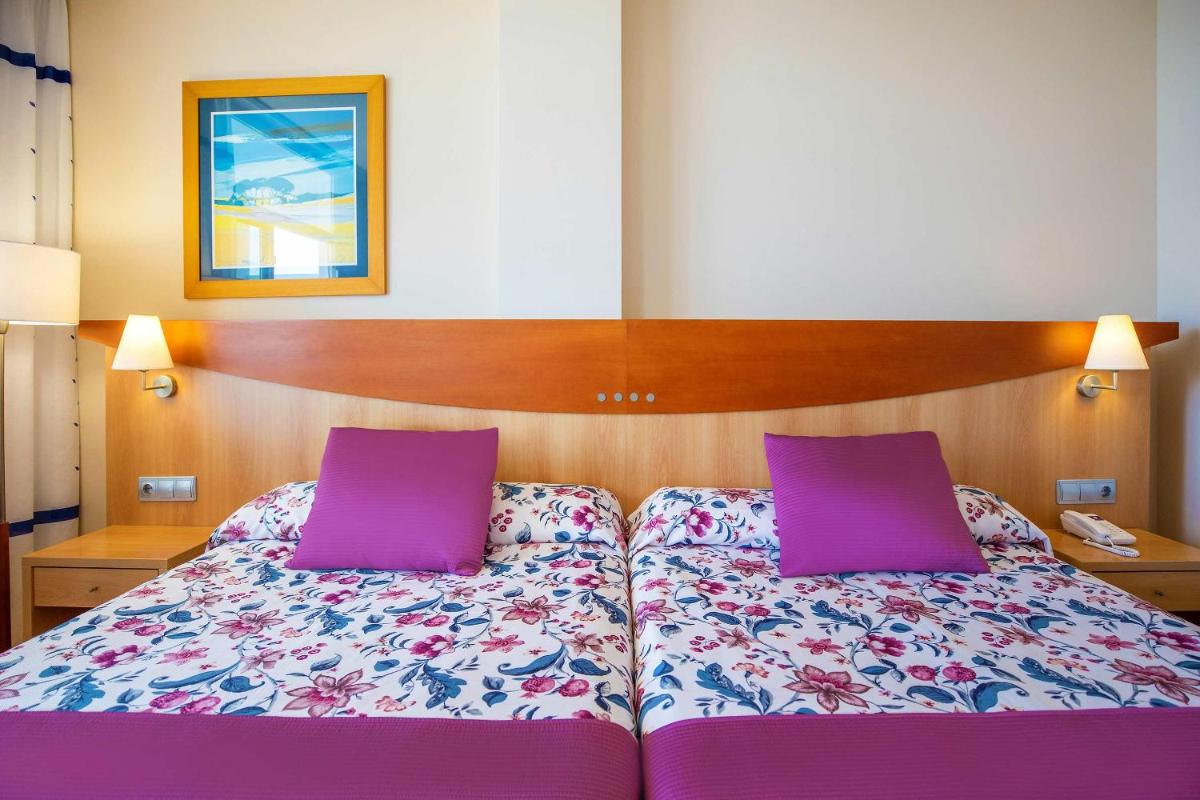 Cama o camas de una habitación en Hotel Servigroup Marina Playa