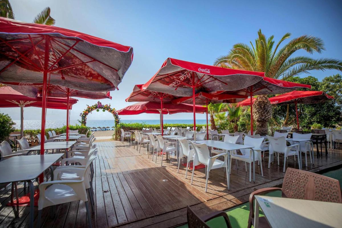 Un restaurante o sitio para comer en Hotel Servigroup Marina Playa