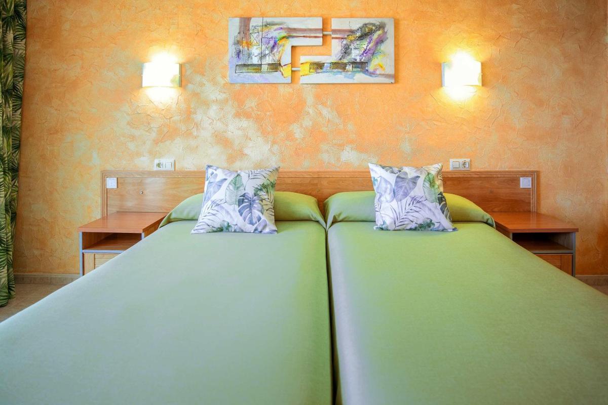 Cama o camas de una habitación en Hotel Servigroup La Zenia 4 Sup
