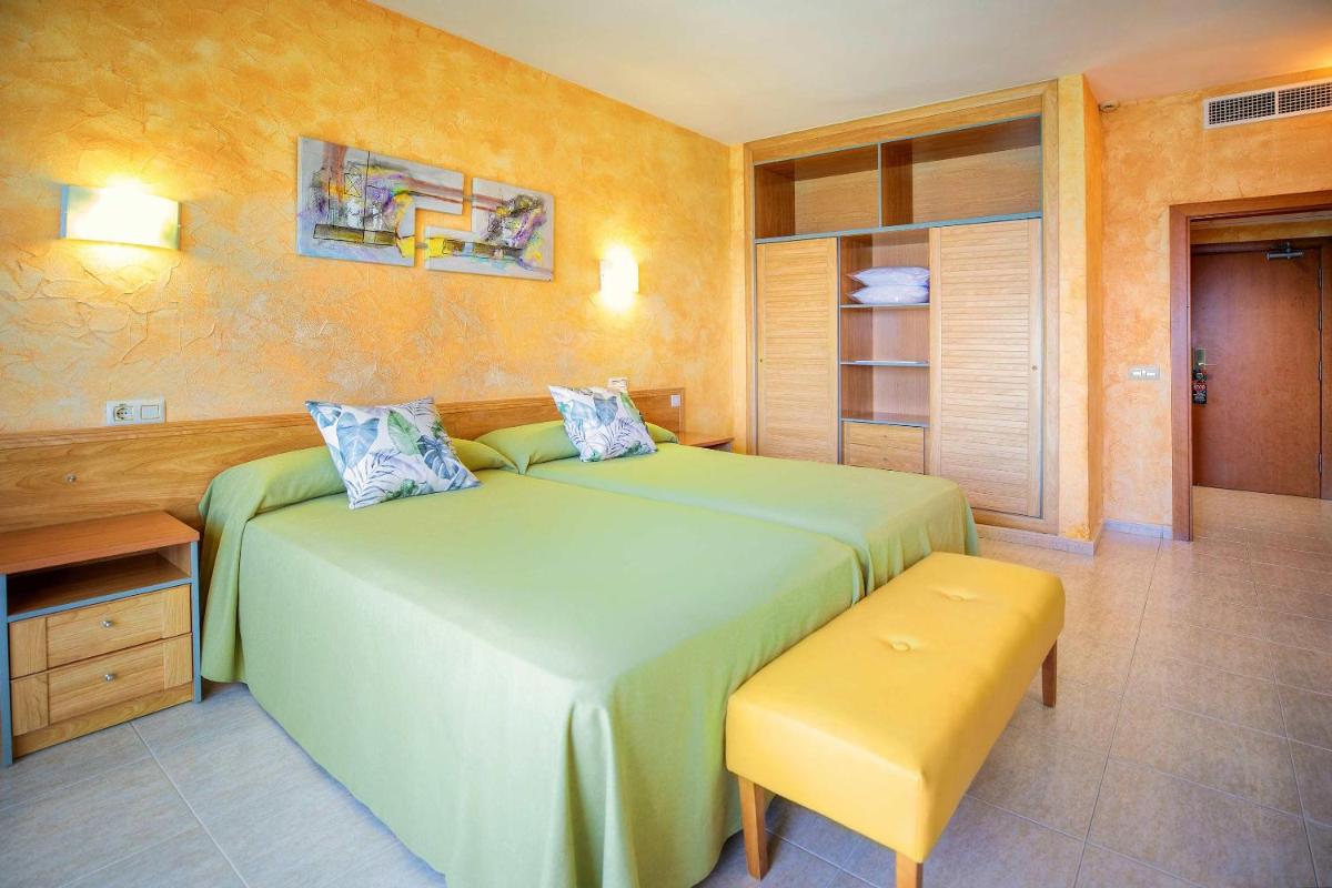 Cama o camas de una habitación en Hotel Servigroup La Zenia 4 Sup