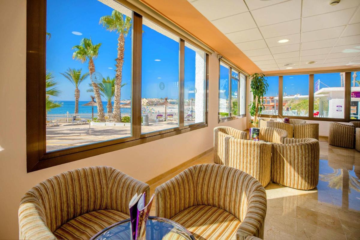Zona de estar de Hotel Servigroup La Zenia 4 Sup
