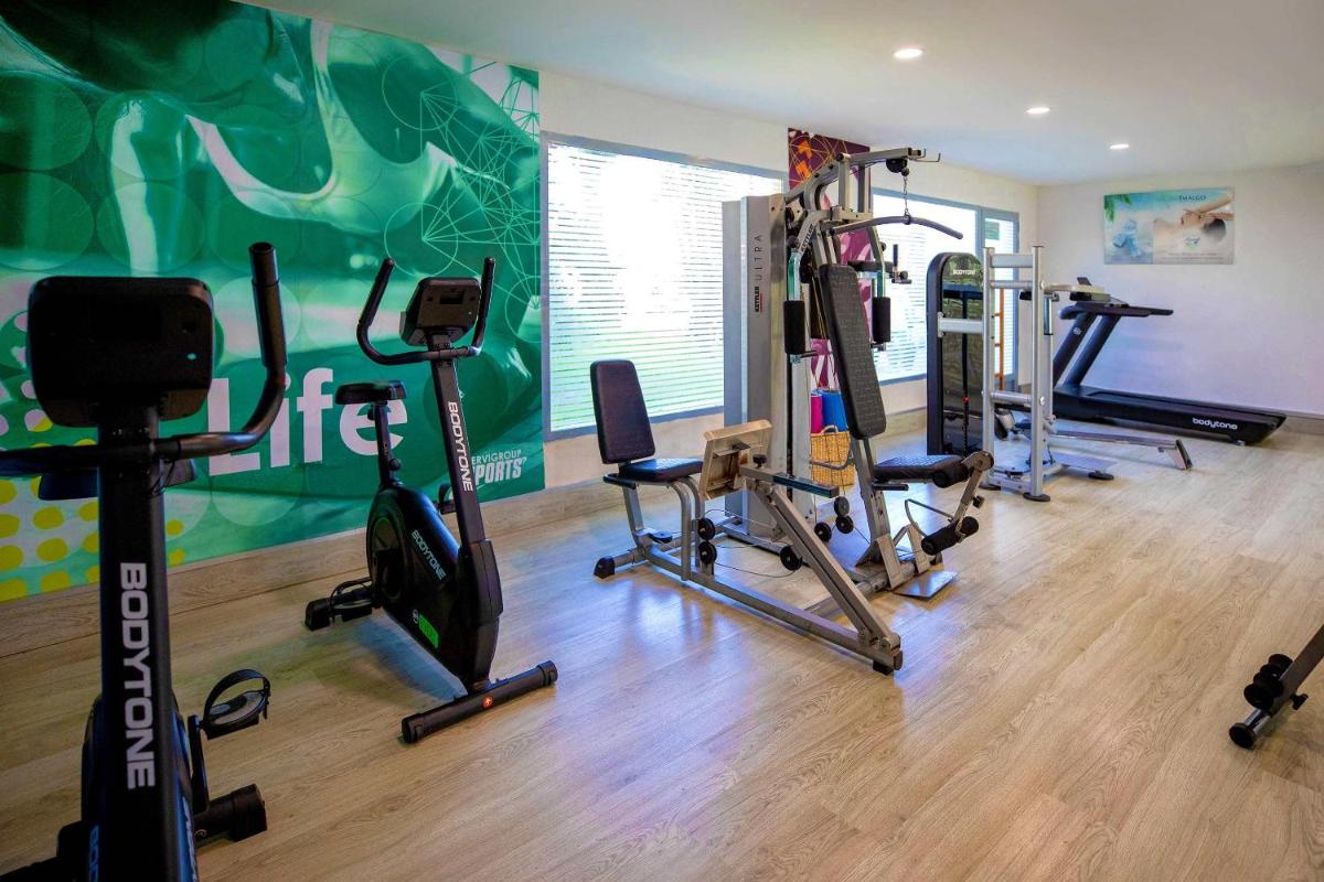 Gimnasio o instalaciones de fitness de Hotel Servigroup La Zenia 4 Sup