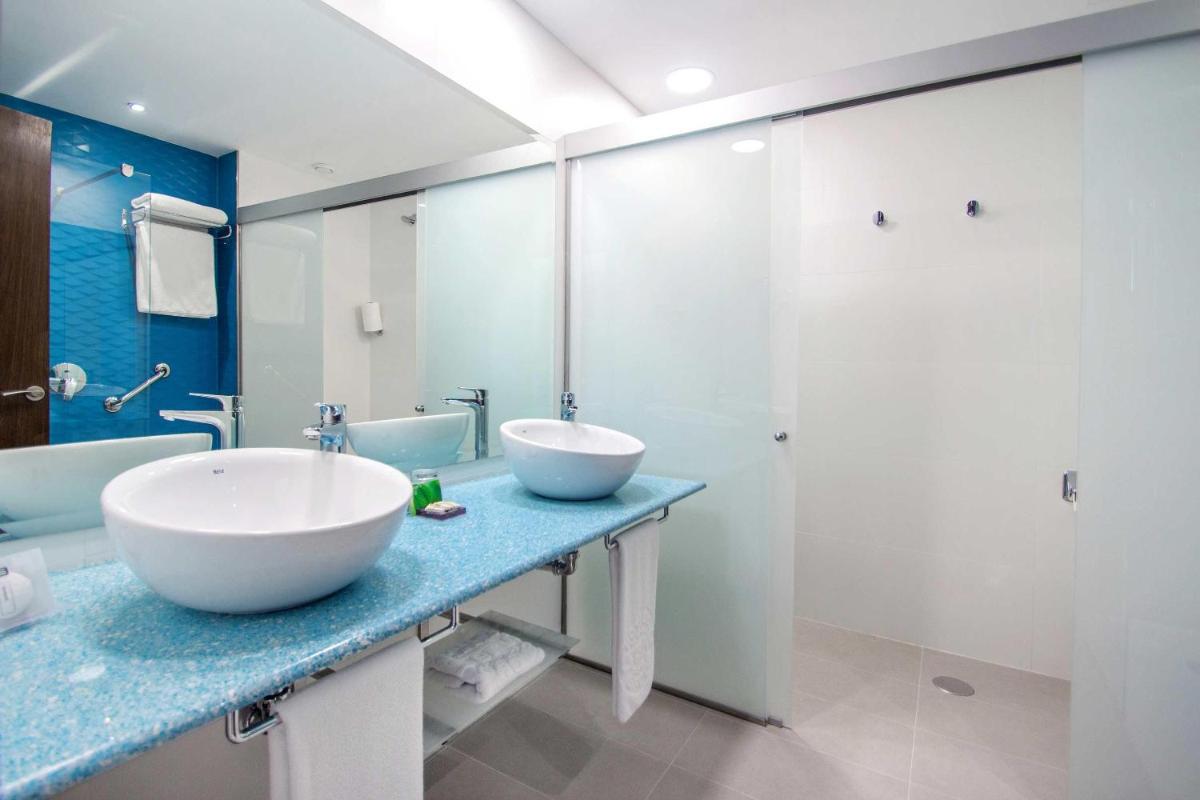 Un baño de Hotel Servigroup Montíboli