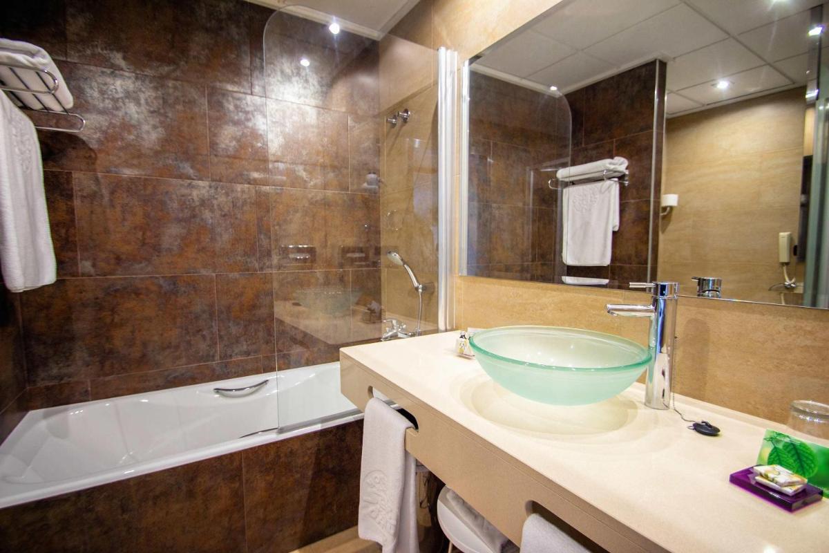 Un baño de Hotel Servigroup Montíboli