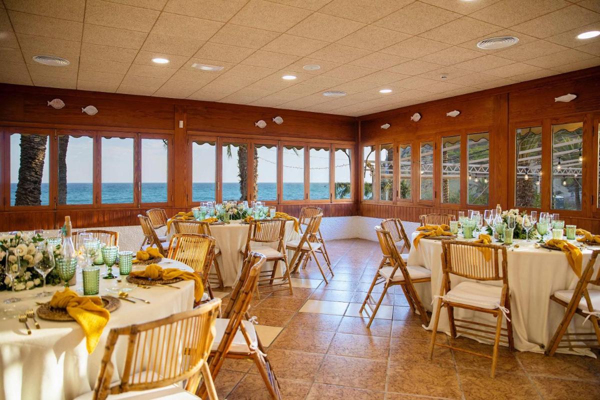 Un restaurante o sitio para comer en Hotel Servigroup Montíboli