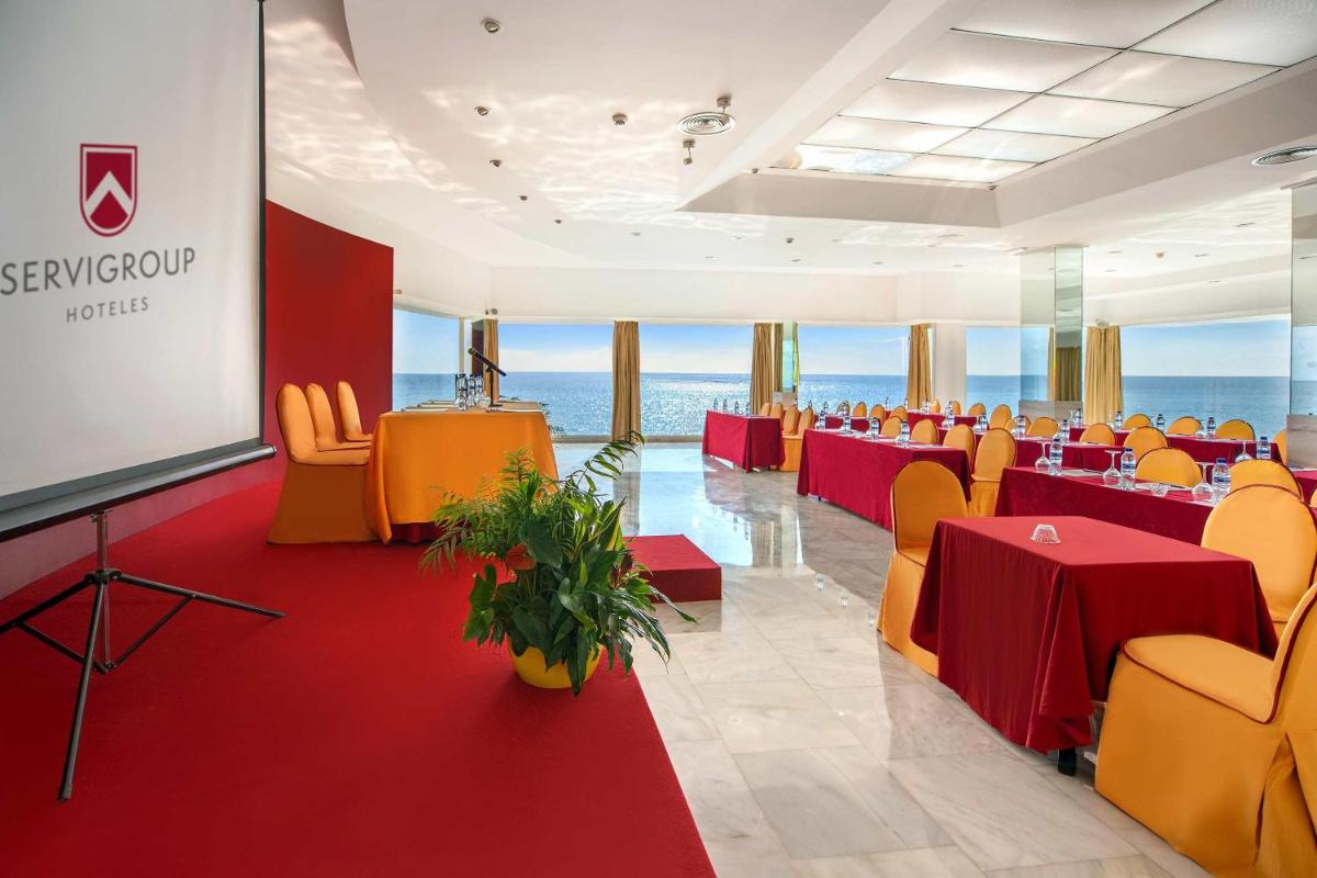 Zona business o sala de conferencias en Hotel Servigroup Galua
