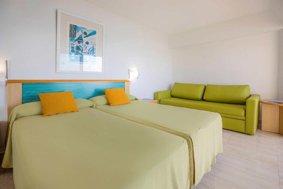 Cama o camas de una habitación en Hotel Servigroup Galua