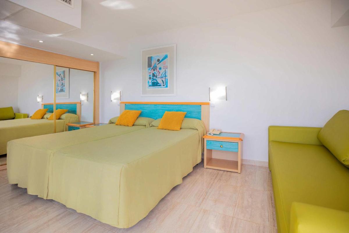 Cama o camas de una habitación en Hotel Servigroup Galua