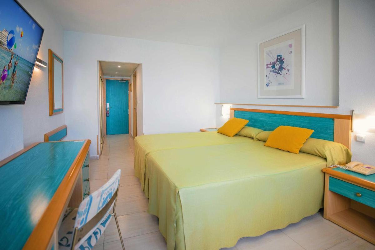 Cama o camas de una habitación en Hotel Servigroup Galua