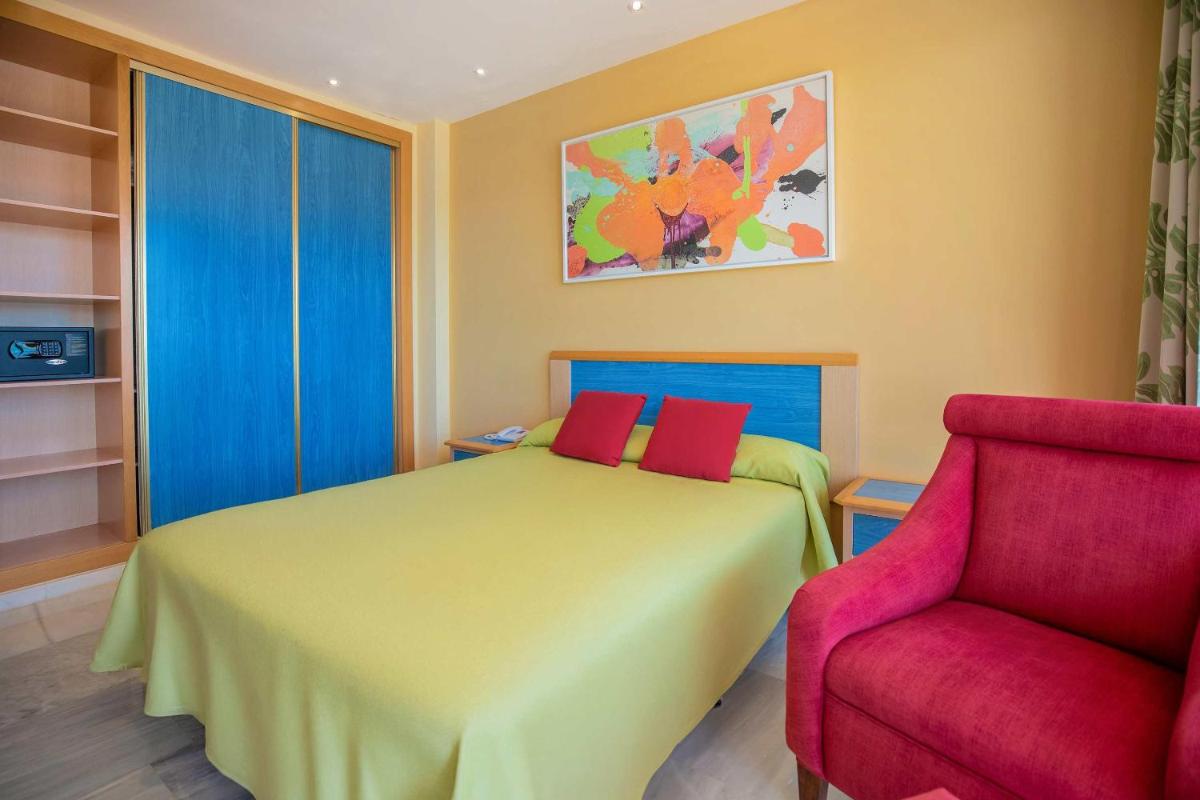 Cama o camas de una habitación en Hotel Servigroup Galua