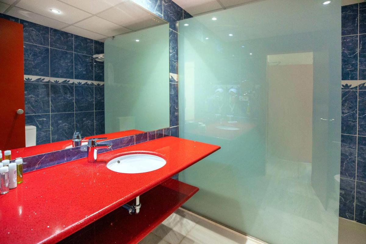 Un baño de Hotel Servigroup Galua