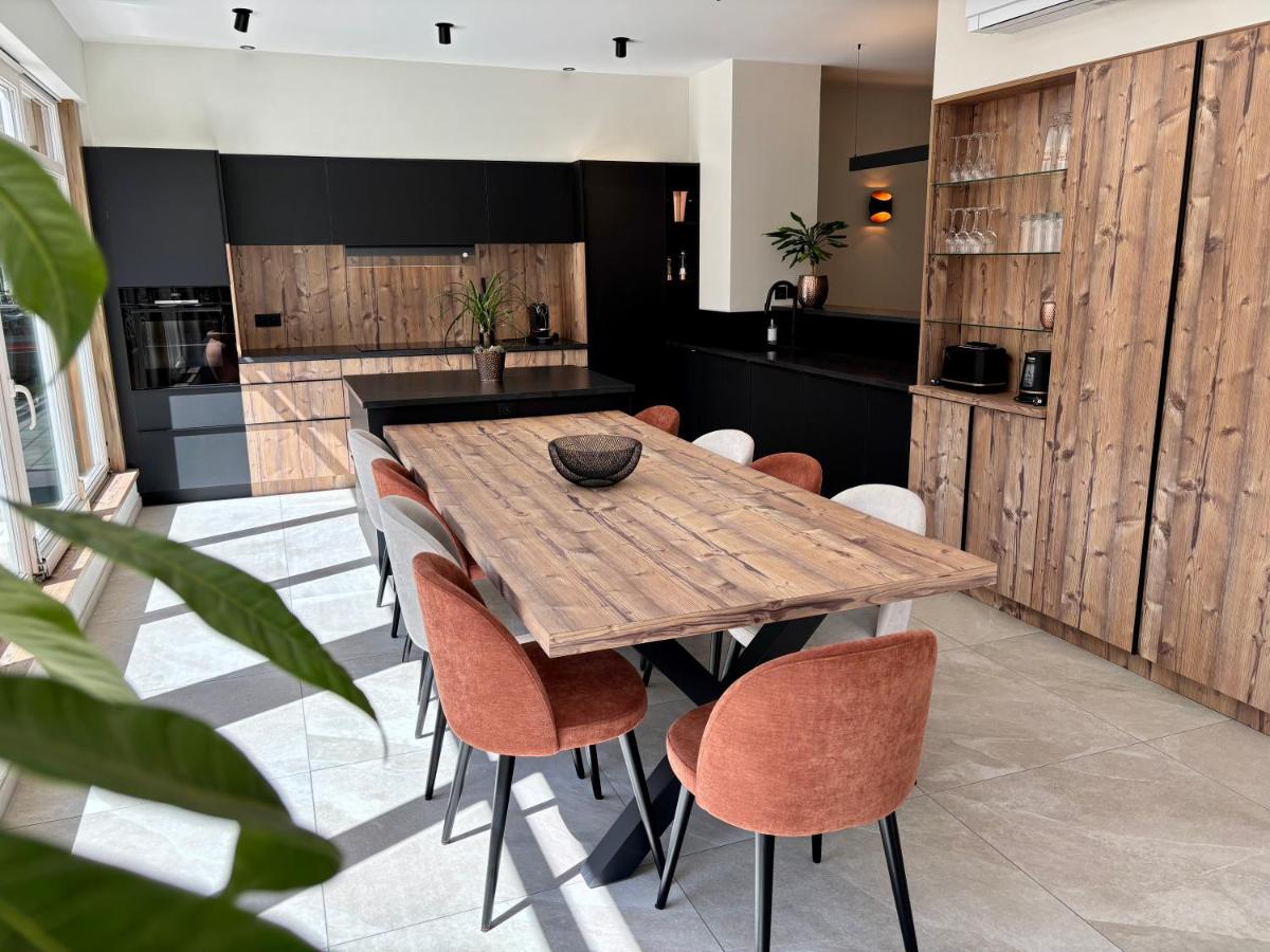 Cuisine ou kitchenette dans l'établissement Hotel de la Jamagne & Spa