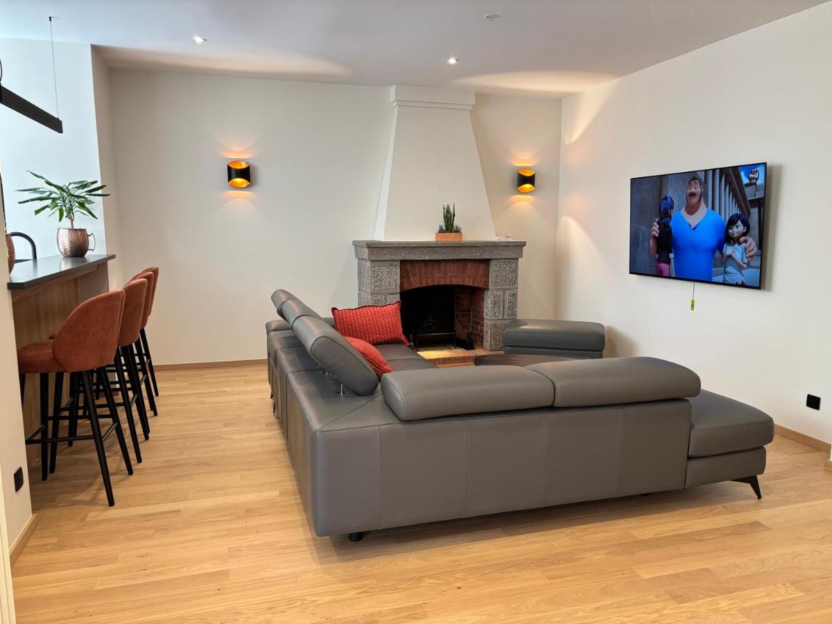 Télévision ou salle de divertissement dans l'établissement Hotel de la Jamagne & Spa