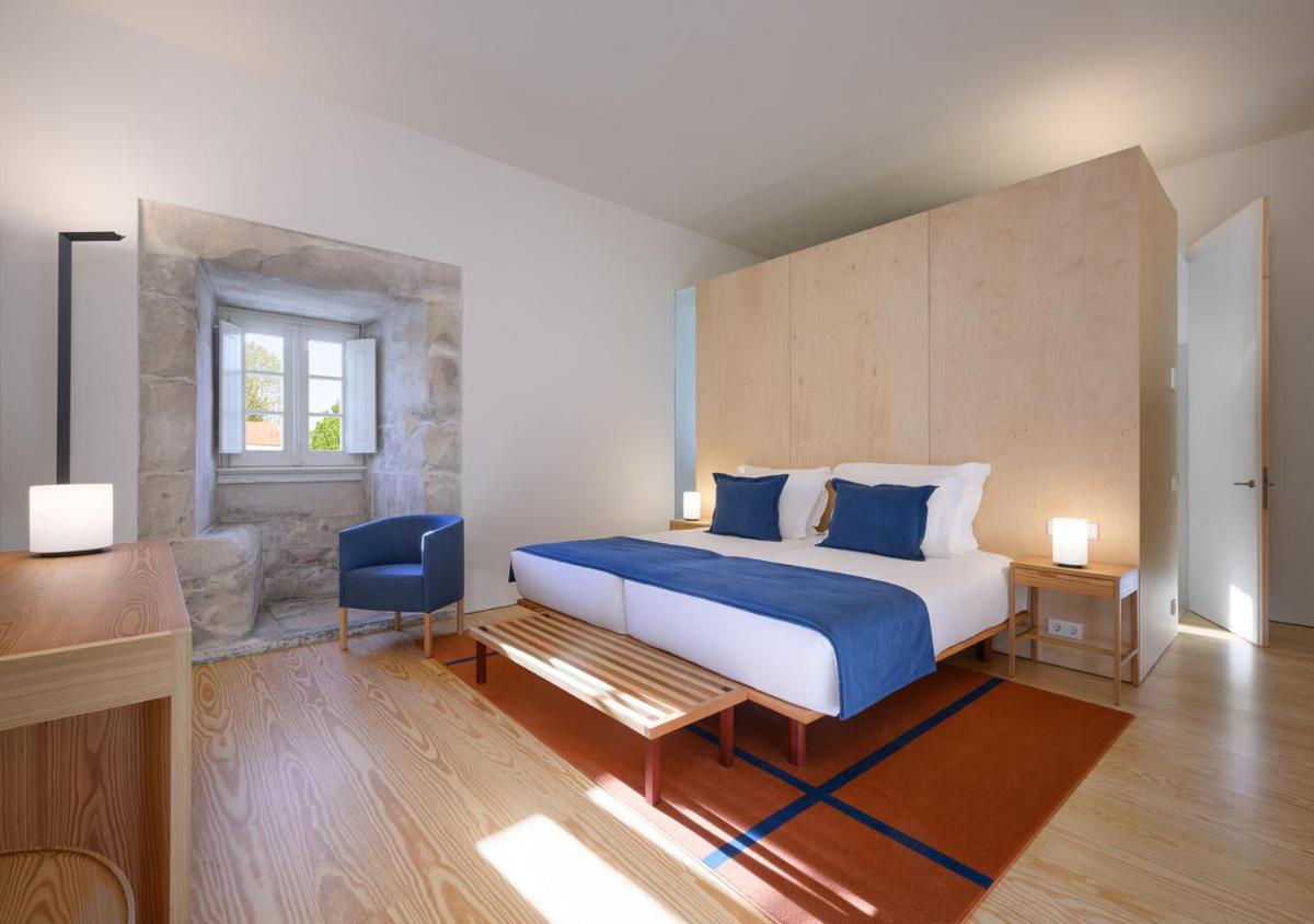 Uma cama ou camas num quarto em Montebelo Mosteiro de Alcobaça Historic Hotel